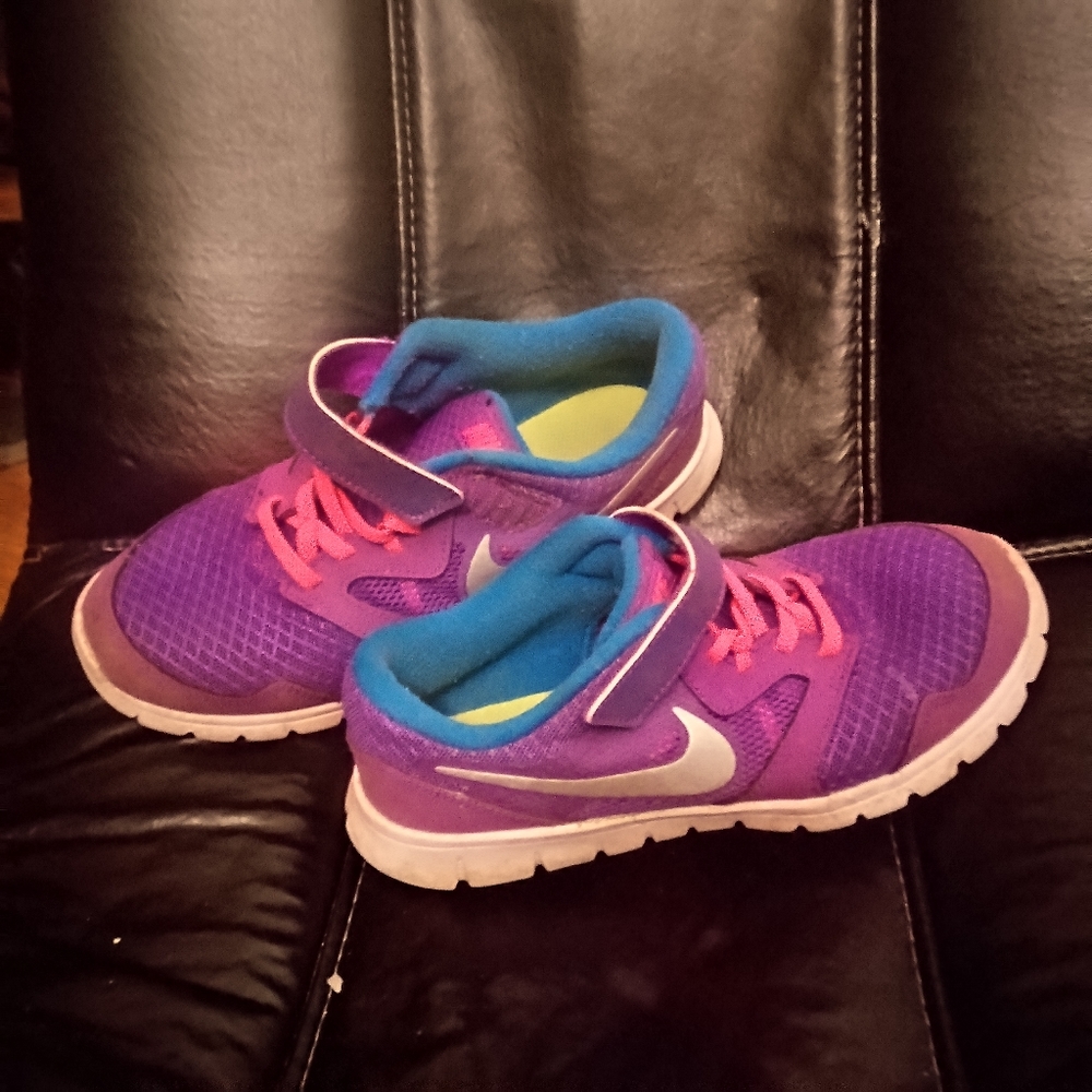 Girls Nikes